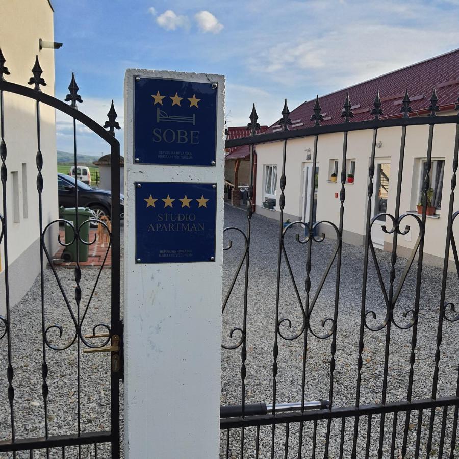 Bed and Breakfast Yosefsfeld Kutjevo Exterior foto